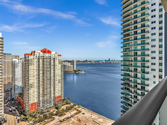 Building Photo - 1300 Brickell Bay Dr