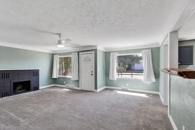 Building Photo - Kensington Avenue