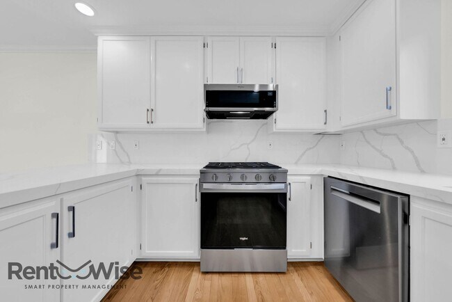 Building Photo - 734 Chestnut St