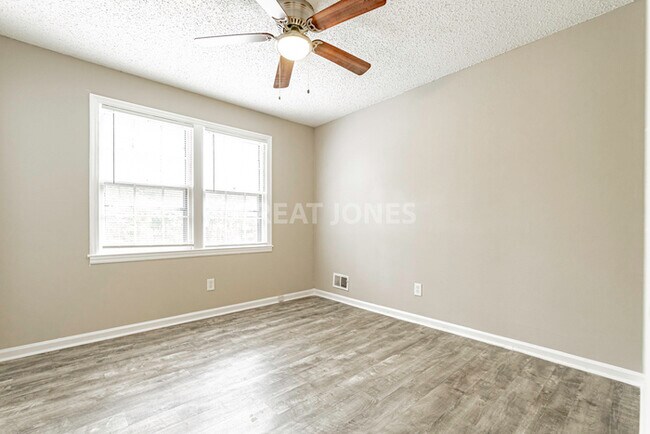Building Photo - Charming 3 bedroom home in Columubia!
