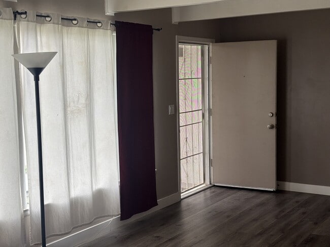 Building Photo - This charming 2-bedroom, 1-bathroom home in the heart of Modesto