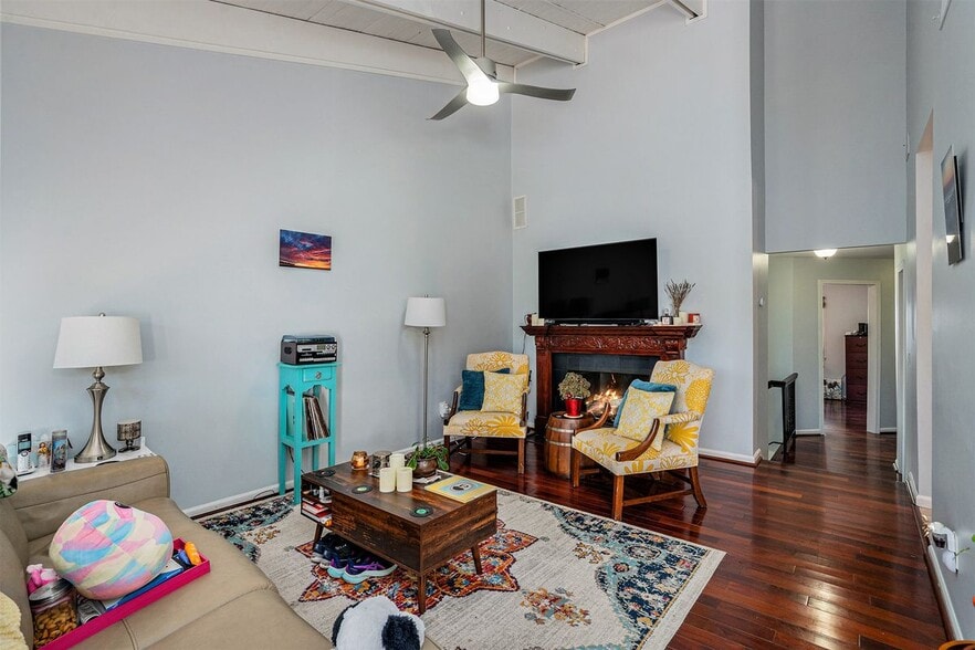 Building Photo - 3813 Paces Ferry W