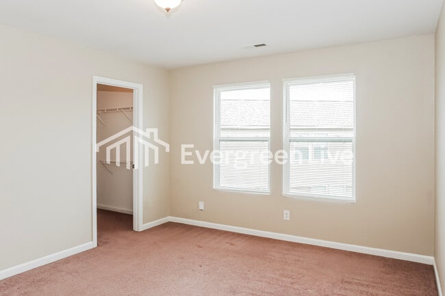 Building Photo - 212 Sagebrook Dr