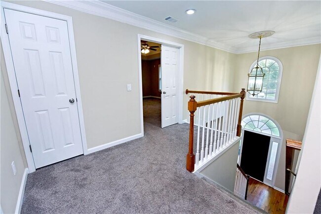 Building Photo - 2130 Hickory Cove