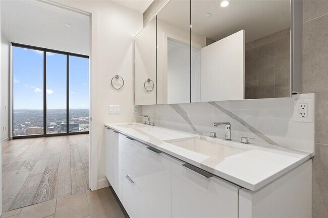 Building Photo - 44 East Ave