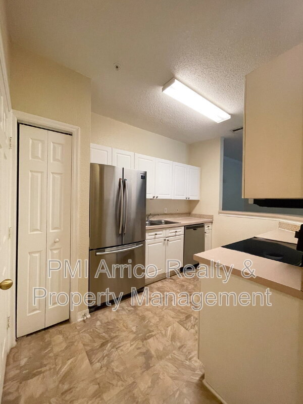 Building Photo - 18001 Richmond Place Dr