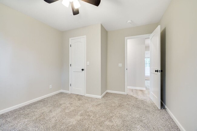 Building Photo - Freshly Painted 4 Bed Home on Huge Lot wit...