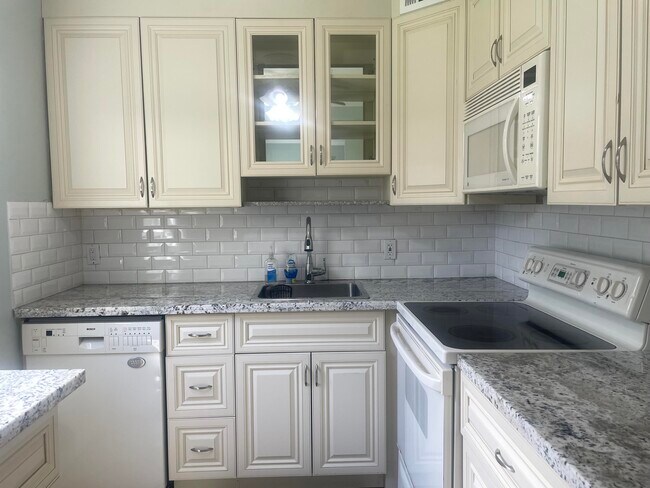 Building Photo - 640 Monaco Ct
