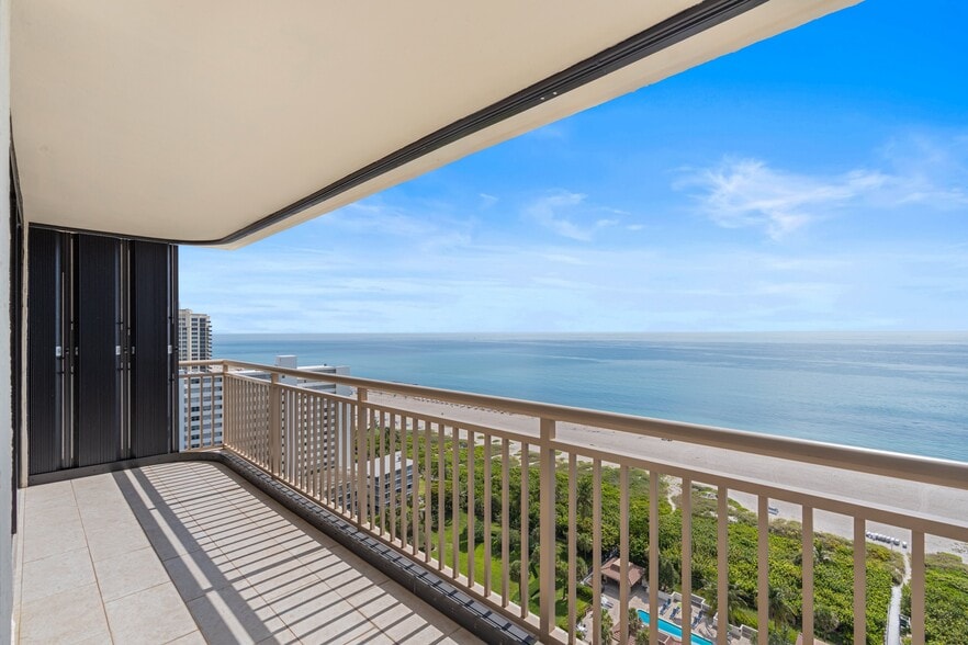 Building Photo - 3400 N Ocean Dr