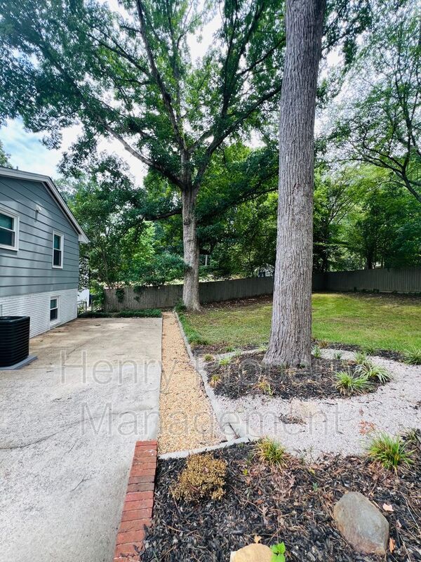 Building Photo - 3415 Carolyn Dr