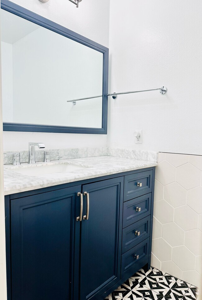 Building Photo - 4408 Laurelgrove Ave