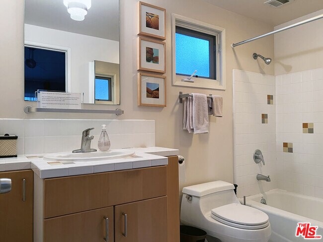 Building Photo - 2707 Westwood Blvd