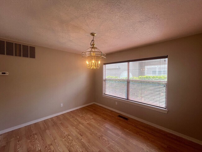 Building Photo - 3 Bedroom Home Available in Tanoan Near Ac...