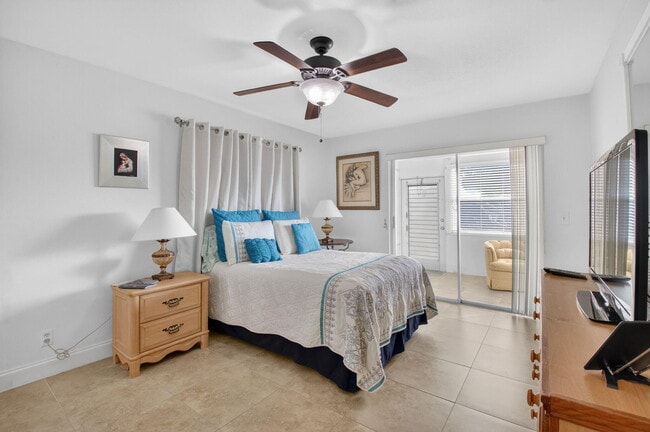 Building Photo - 1 Valencia A