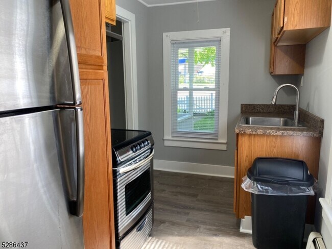 Building Photo - 14 Vail St