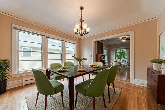 Building Photo - Victorian Home Downtown! 6 - Month Leases ...