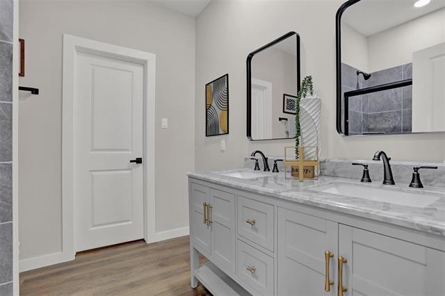 Building Photo - 705 E Hanna St