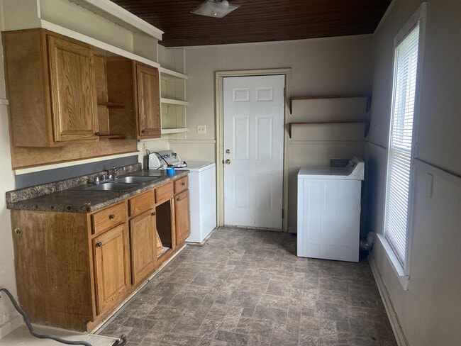 Building Photo - 2707 Cline St