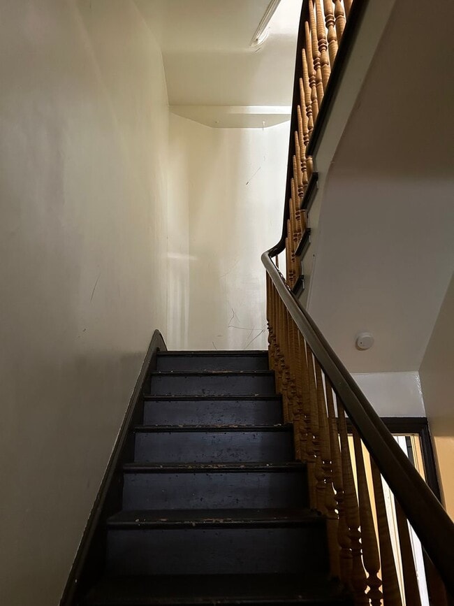 Building Photo - 475 W Market St