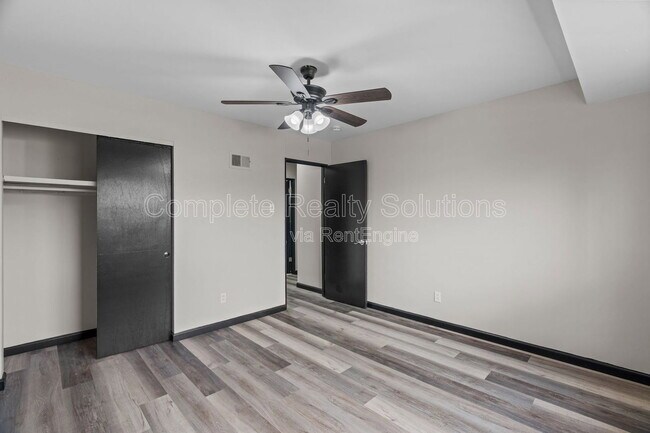 Building Photo - 5150 Wallingford Dr