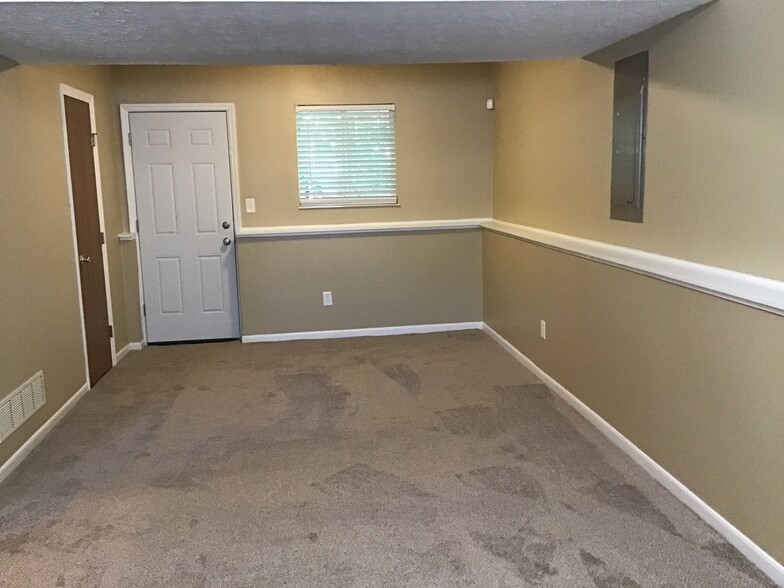 Building Photo - 813 Allenwood Ct