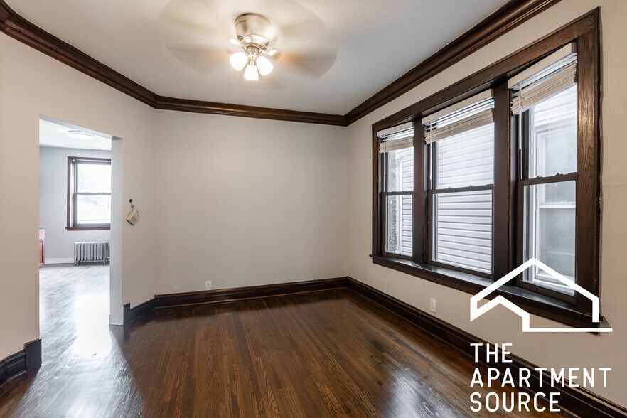 Building Photo - 3823 N Drake Ave