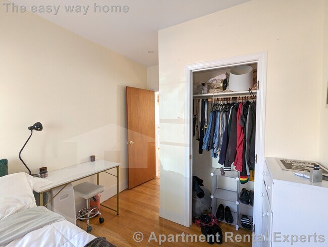 Building Photo - 28R Cherry St