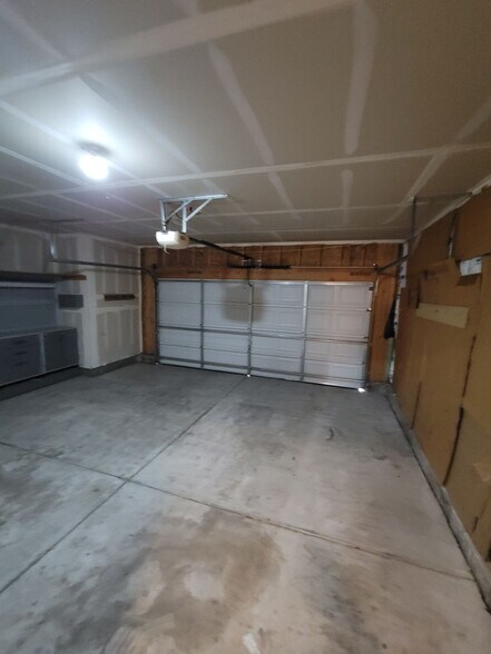Building Photo - 7323 Bentwater Dr
