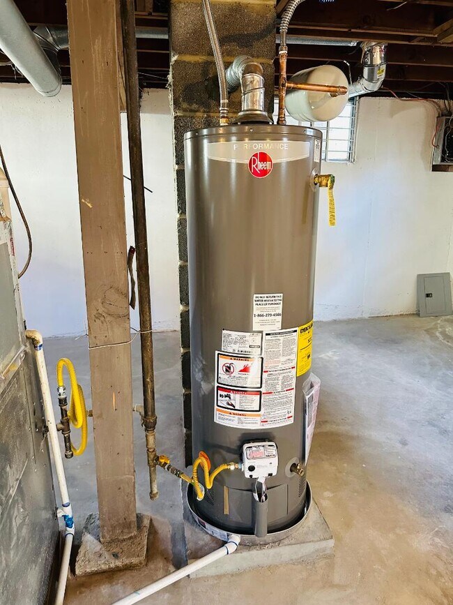 Building Photo - 4551 Lister Ave