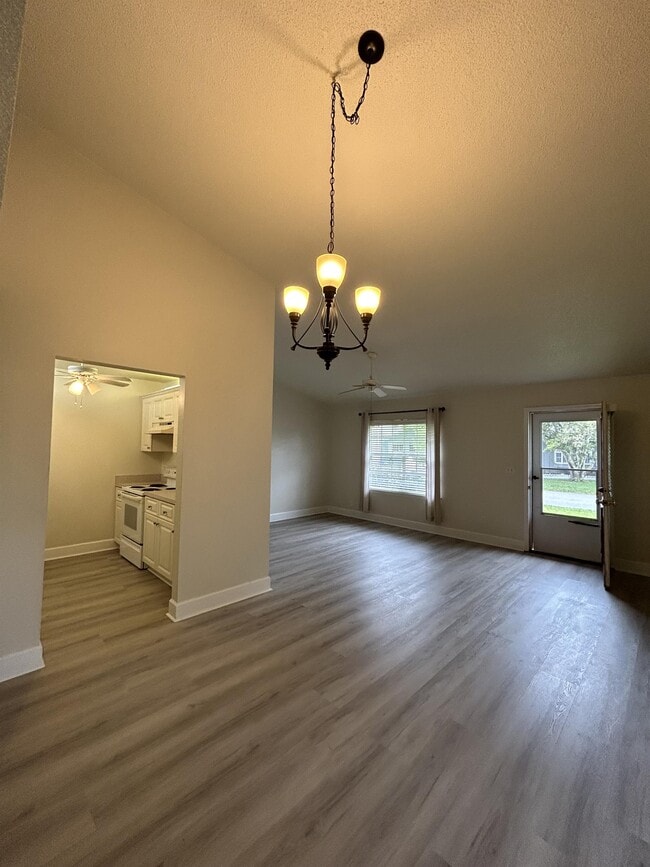 Building Photo - 14 Birdie Dr