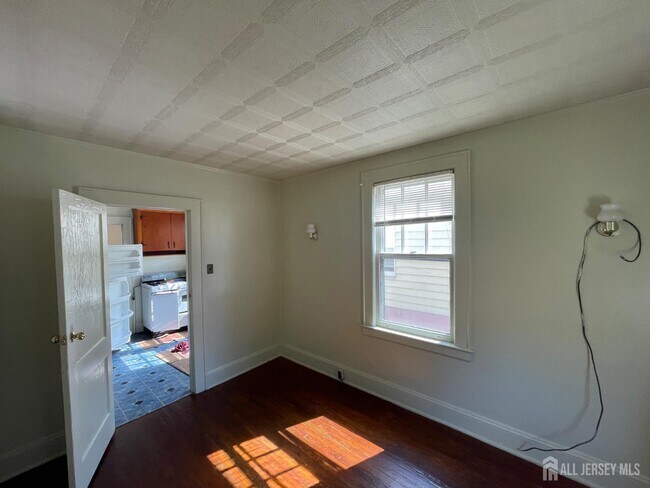 Building Photo - 308 S 3rd Ave