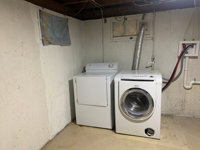 Building Photo - Cute and Charming 2 Bed/ 1 Bath Stand Alone Condo!