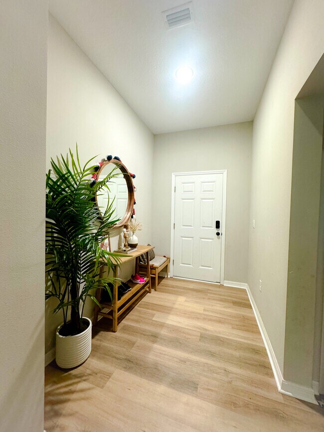 Building Photo - 5670 Arlington River Dr