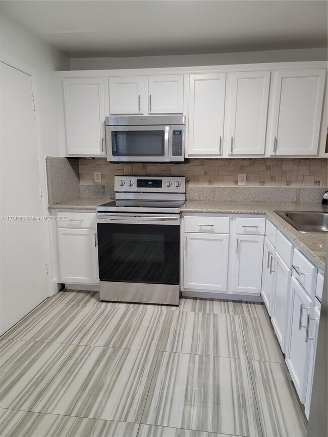 Building Photo - 1351 NE 191st St