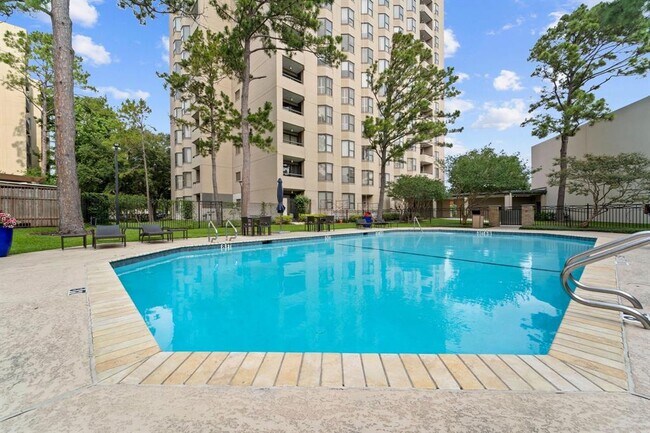 Building Photo - 651 Bering Dr