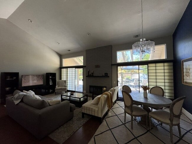 Building Photo - Gorgeous 3-Bedroom House in Gold River wit...