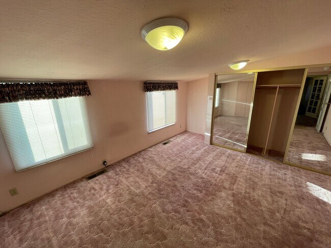 Building Photo - Paradise 3 bedroom 2 1/2 bath, large home, shop, natural landscaping.