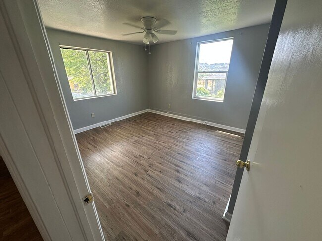 Building Photo - 122 S Gordon-
