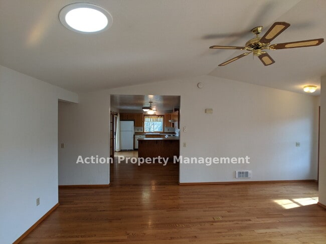 Building Photo - 2 bed + 1 office, 2 bathrooms, in Sequim