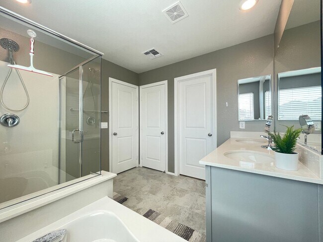 Building Photo - (Fully Furnished) 4 Bedroom + Loft,  3 Full Bath, Gated Community in SouthWest.