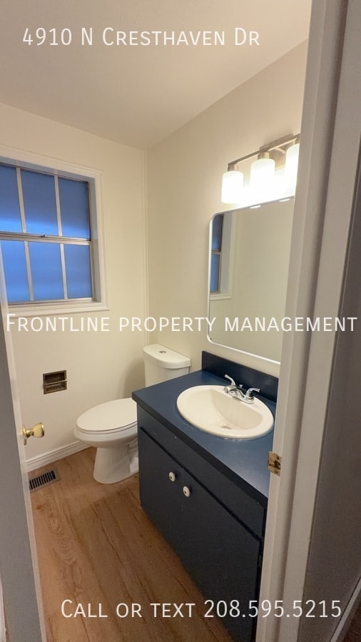 Building Photo - 4910 Cresthaven Dr