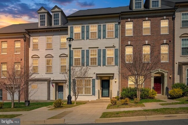 Building Photo - 208 Freesia Ln