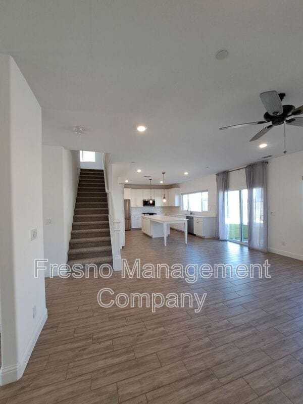 Building Photo - 911 Blue Oak Lane W