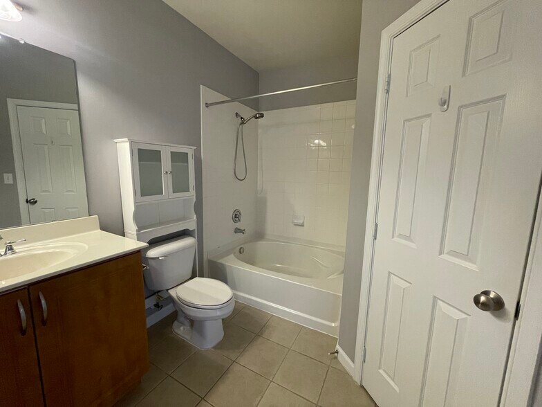 Building Photo - 12124 Garden Ridge Ln