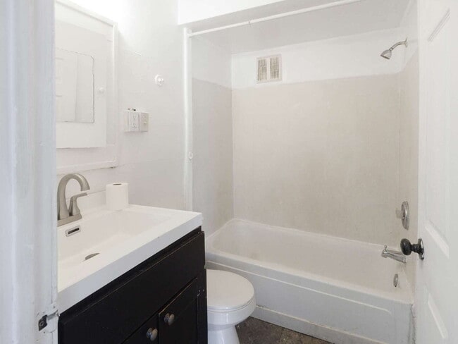 Building Photo - Section 8 approved! - 3 Bed Lower Level Duplex Available Now