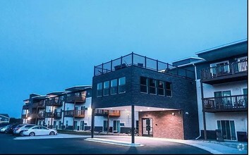 Building Photo - The Overlook Apartments