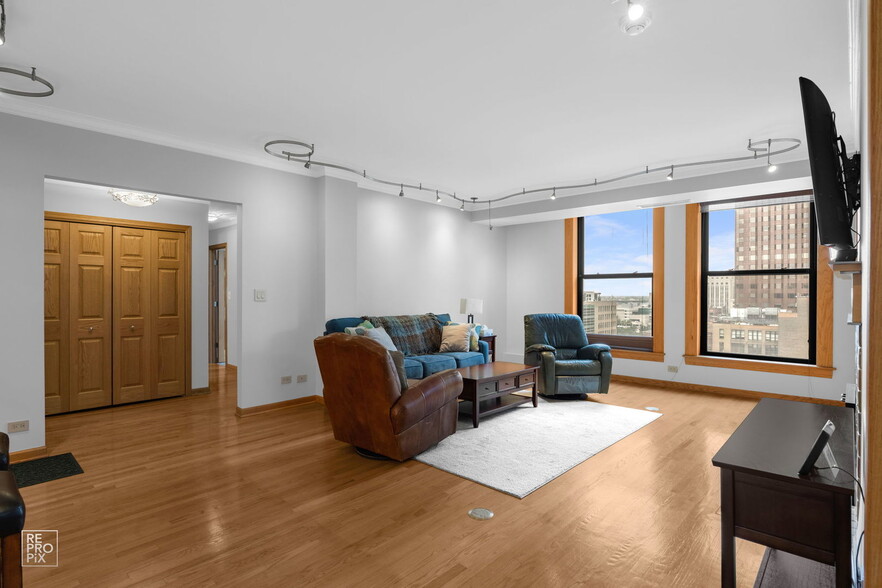 Building Photo - 431 S Dearborn St