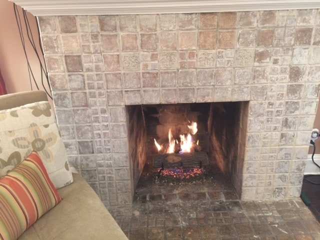 Gas fire place in living room - 1968 El Molino Ave