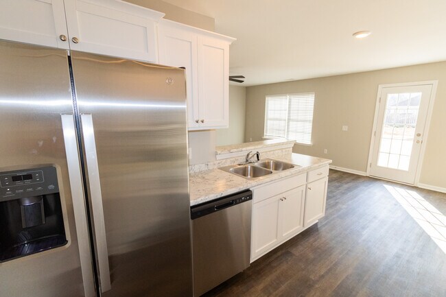 Building Photo - 123 Callaway Cres