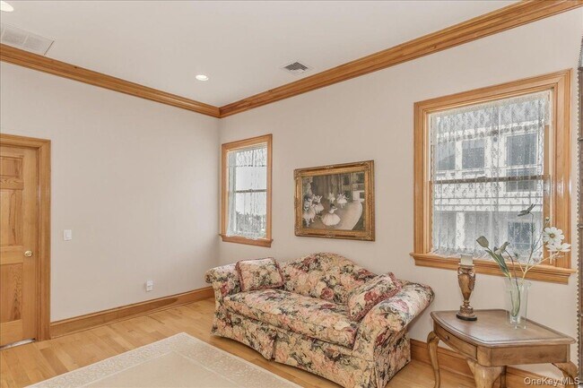 Building Photo - 672 Dune Rd